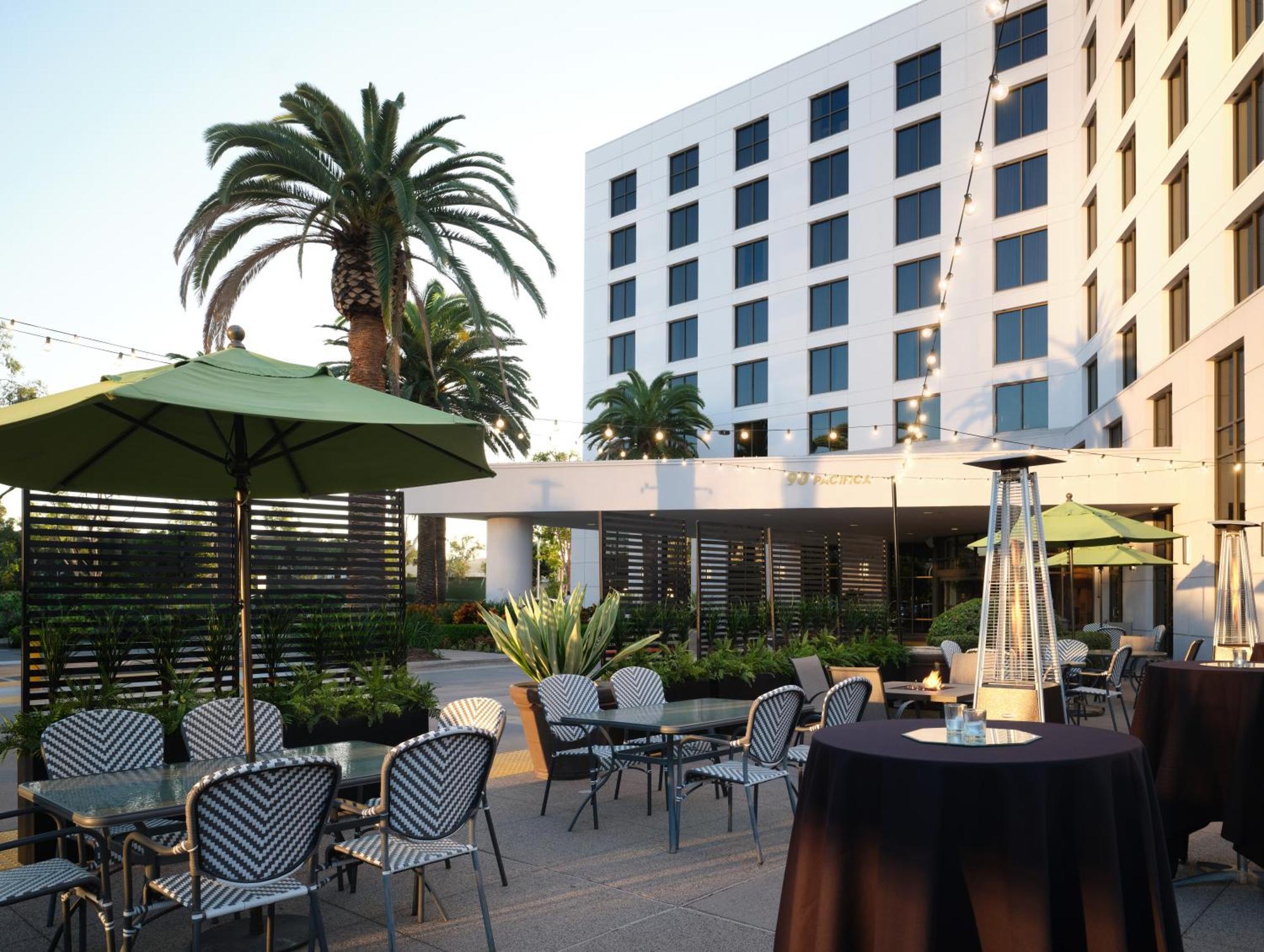 Doubletree By Hilton Irvine Spectrum Zewnętrze zdjęcie