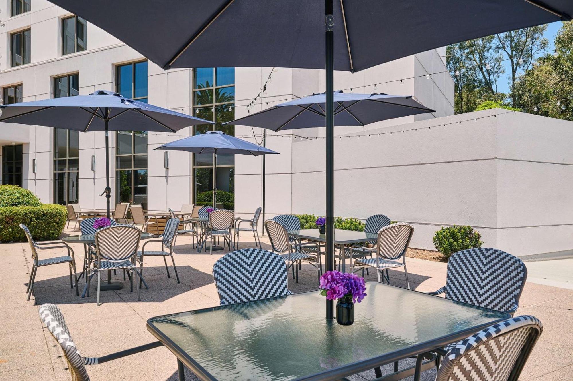 Doubletree By Hilton Irvine Spectrum Zewnętrze zdjęcie